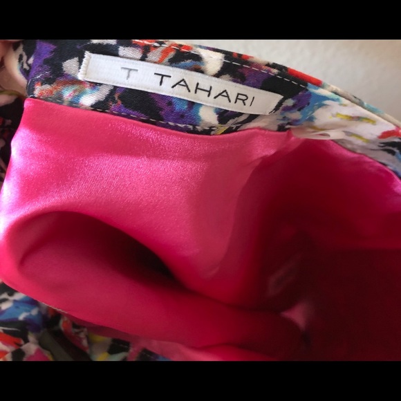 Tahari Abstract Print Pencil Skirt Stretch Size 8 - Picture 5 of 5